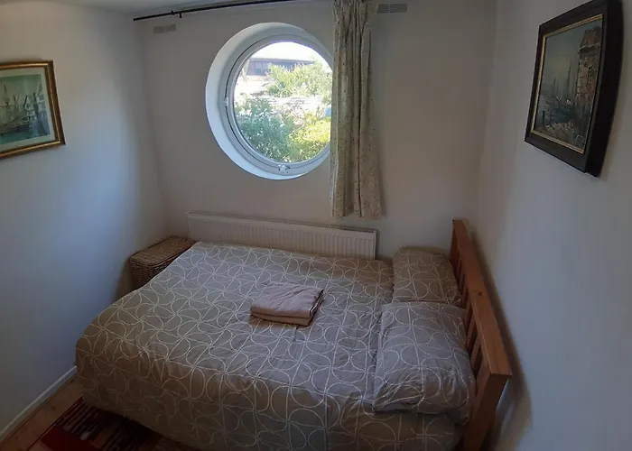 Canary Wharf Apartment